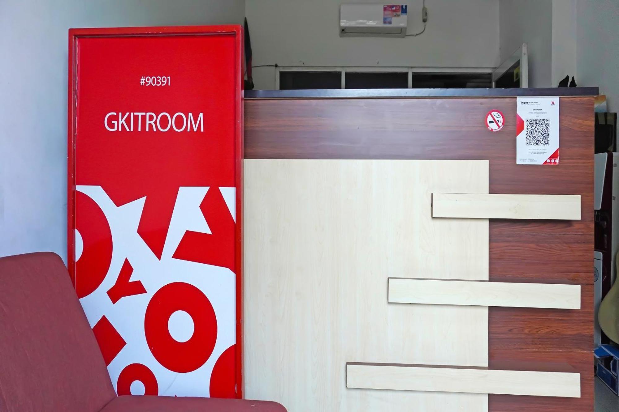 Oyo 90391 Gkitroom Karawang Exterior photo