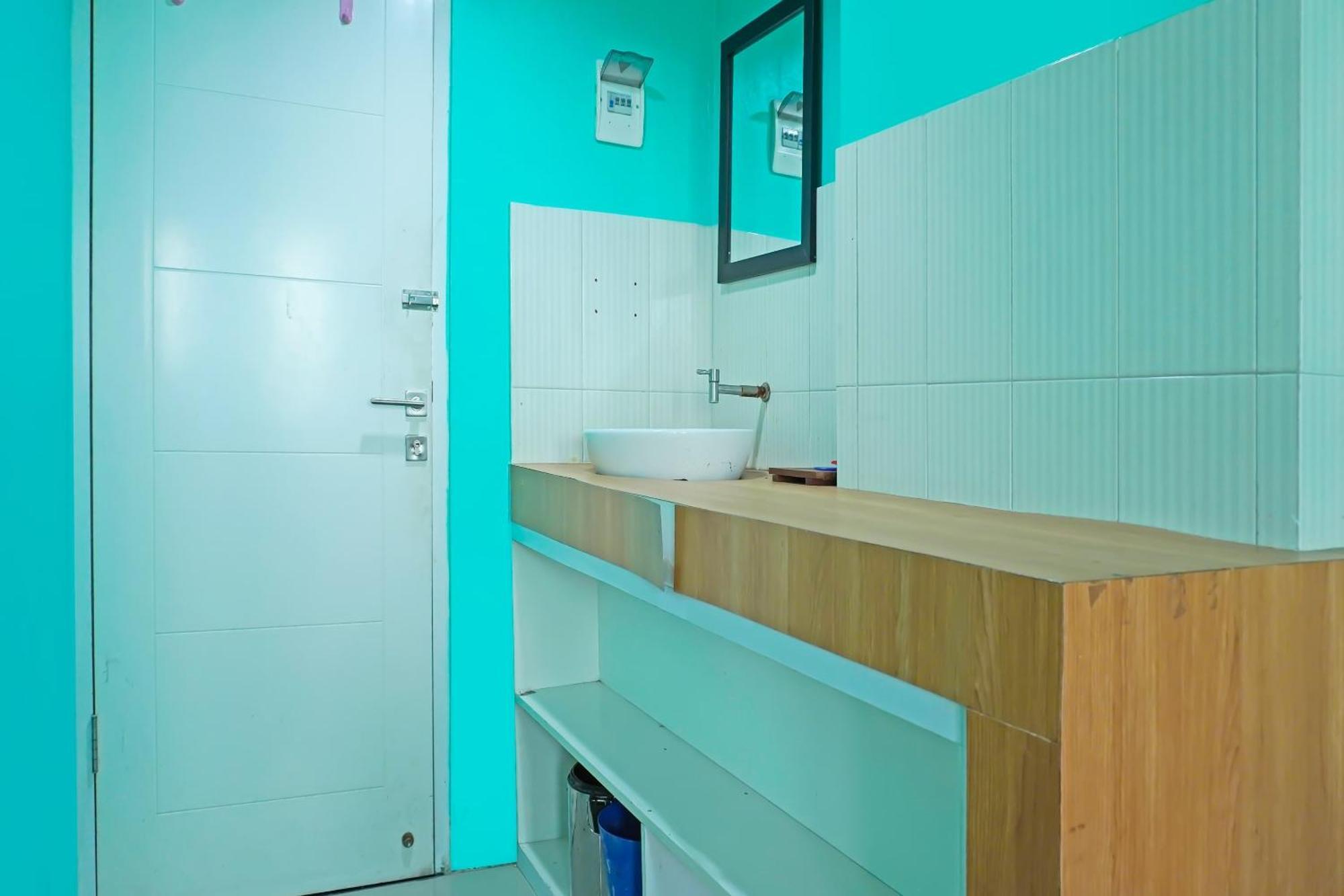 Oyo 90391 Gkitroom Karawang Exterior photo