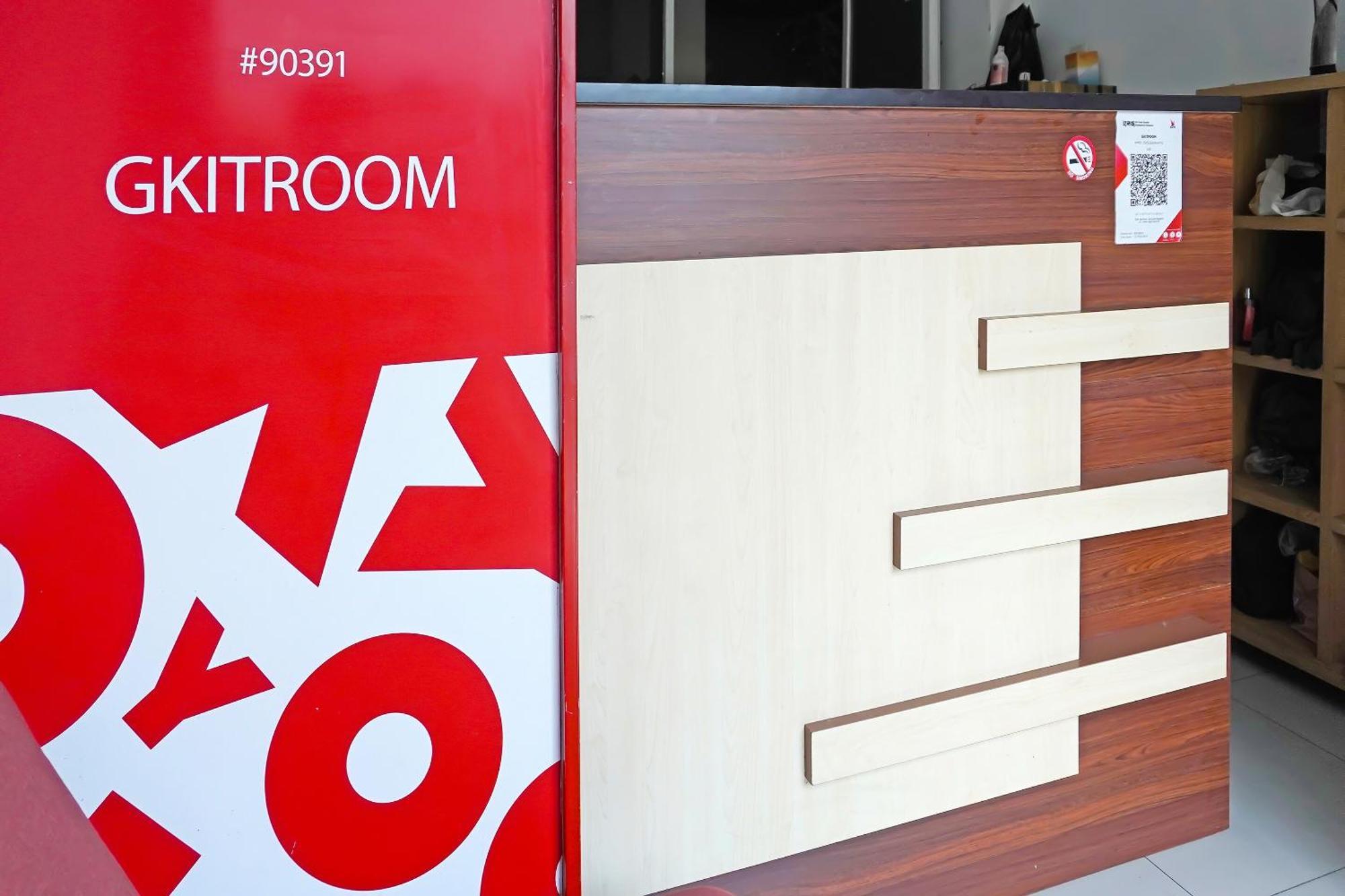 Oyo 90391 Gkitroom Karawang Exterior photo