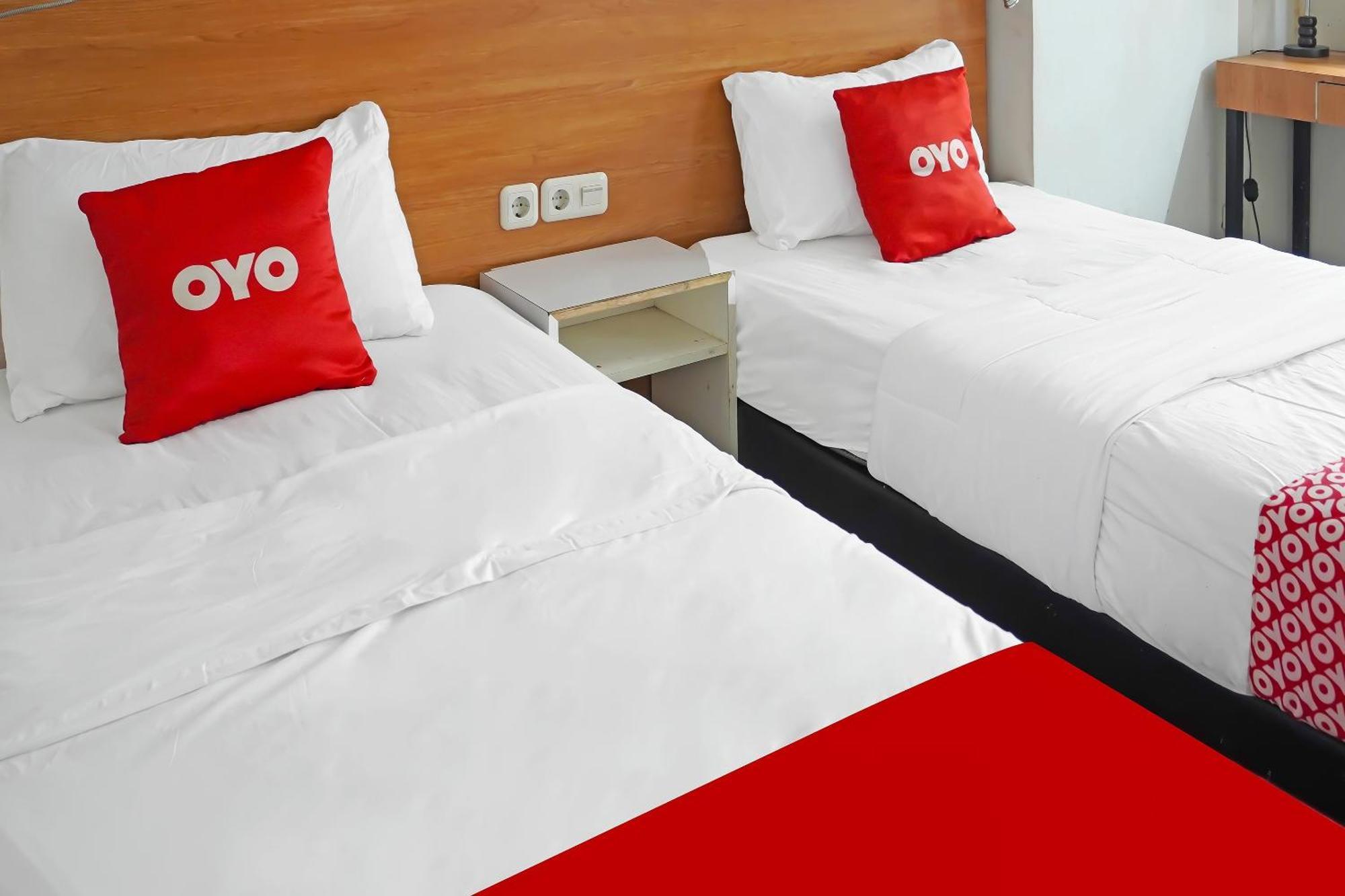 Oyo 90391 Gkitroom Karawang Exterior photo